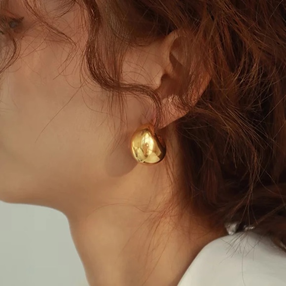 Gold Drop Earrings*Lightweight Earrings*High Gloss Design*Waterproof Sweatproof - Picture 3 of 4